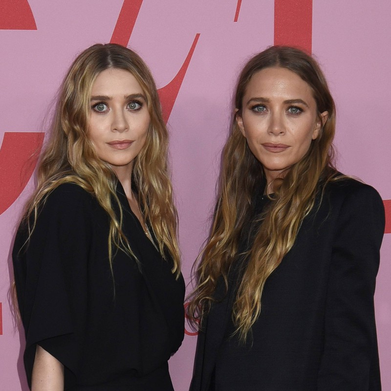 Mary-Kate und Ashley Olsen sind Zwillinge und heute erwachsen