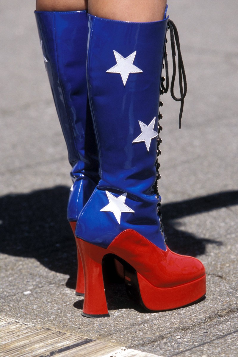 Damals konnten wir uns die Beauty-Welt nicht ohne Plateau-Schuhe vorstellen.