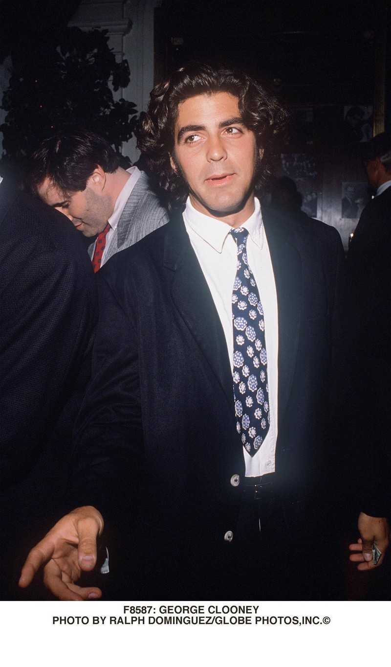 Der junge George Clooney 1985 mit langen Locken.