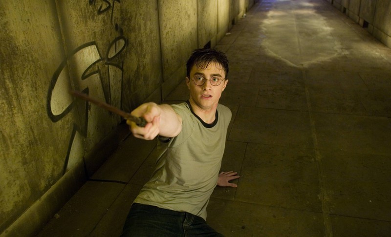 Bei "Harry Potter und der Orden des Phönix" wechselt sich Harrys T-Shirt in der selben Szene.