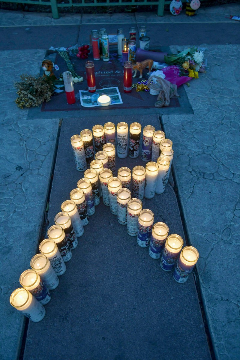 In Las Vegas nahmen Fans von Roy Abschied und erinnerten mit Kerzen an ihn.