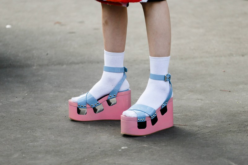 Mit einem modernen Twist: Platform-Schuhe sind immer einen zweiten Blick wert.