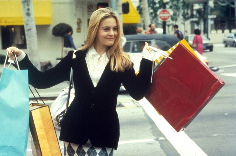 Cher, die modebewusste und charmante Hauptfigur in „Clueless“, wurde von Alicia Silverstone verkörpert.