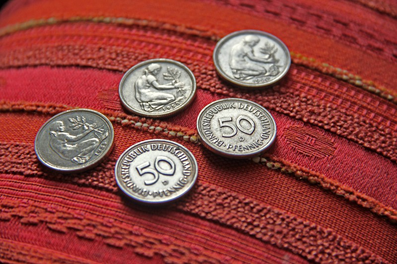 Auch 50-Pfennig-Münzen sollte man heutzutage nicht mehr unterschätzen.