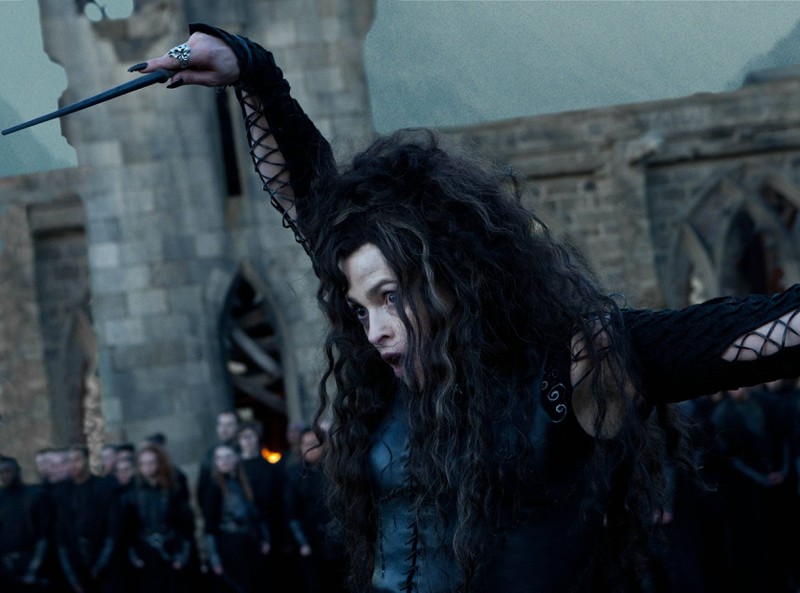 Es handelt sich dabei um Bellatrix Lestrange.
