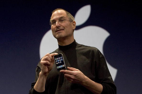 2007 hat Steve Jobs das erste iPhone vorgestellt.
