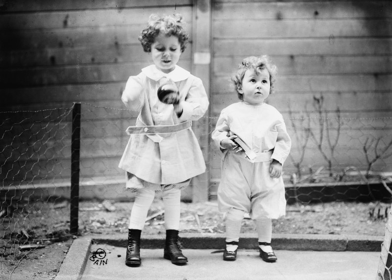 Auf der RMS Titanic befanden sich über 2.000 Menschen, darunter 126 Kinder.