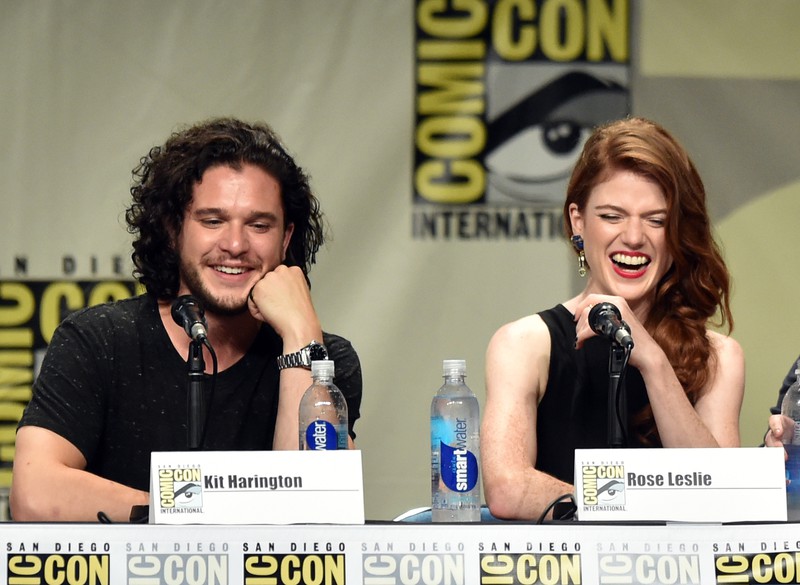 Auf dem Bild sieht man Kit Harington und Rose Leslie, die früher mal ein Paar waren.