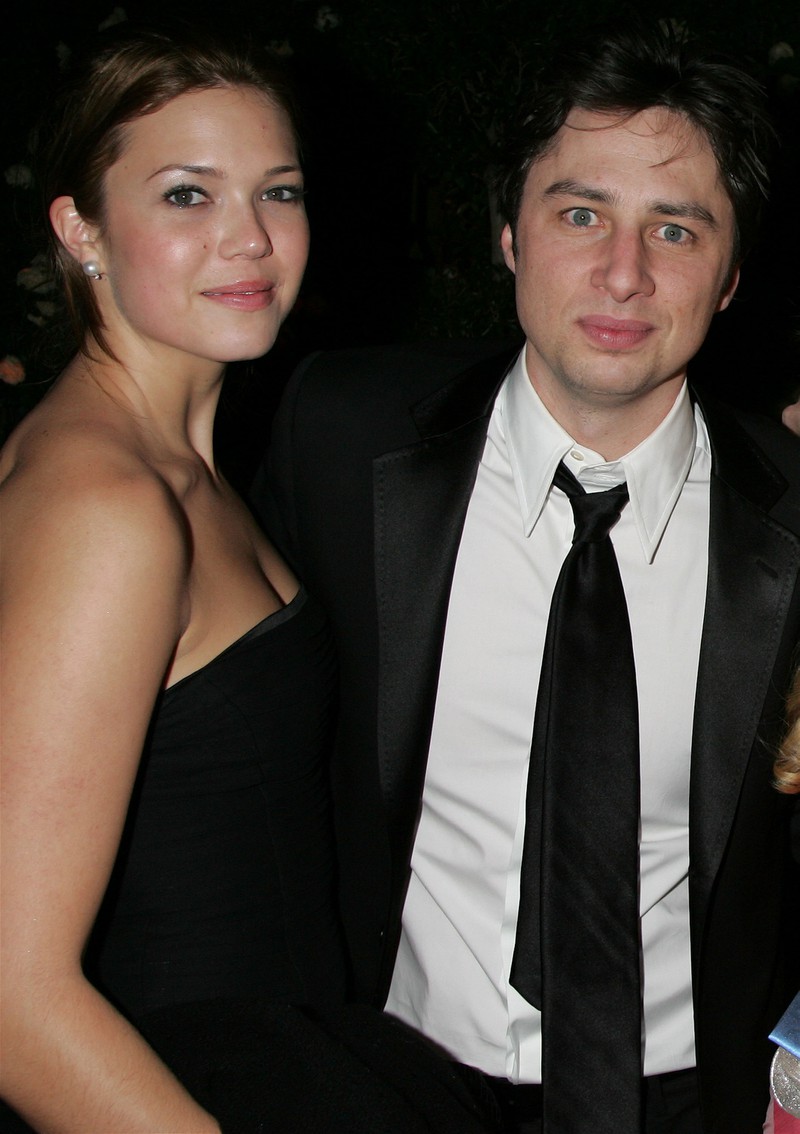 Auf dem Bild sieht man Zach Braff und Mandy Moore, die früher mal ein Paar waren.