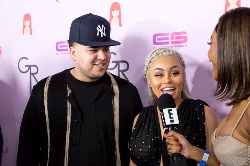 Es geht um schöne Promis und man sieht Rob Kardashian.