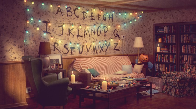 Man sieht das Wohnzimmer von "Stranger Things" und das Wohnzimmer gibt es jetzt bei IKEA.