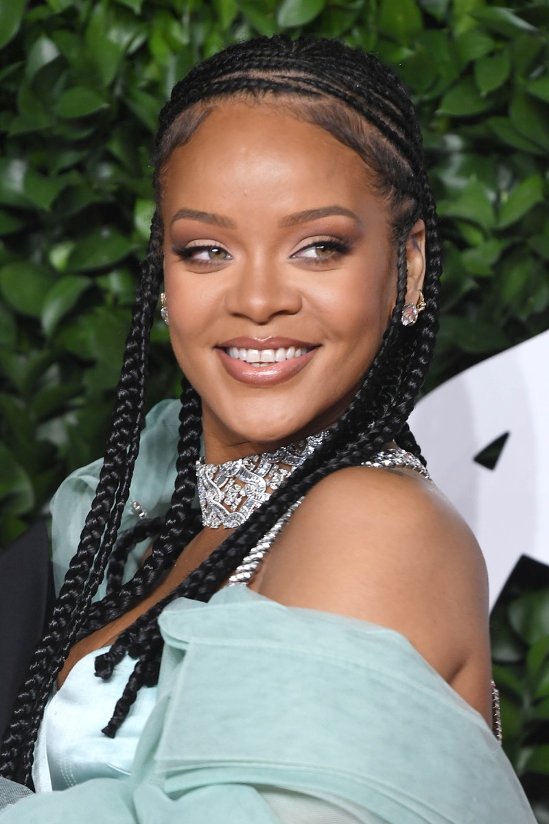 Die Frisur trägt sie noch immer gerne, ansonsten hat sich bei Rihanna viel getan!