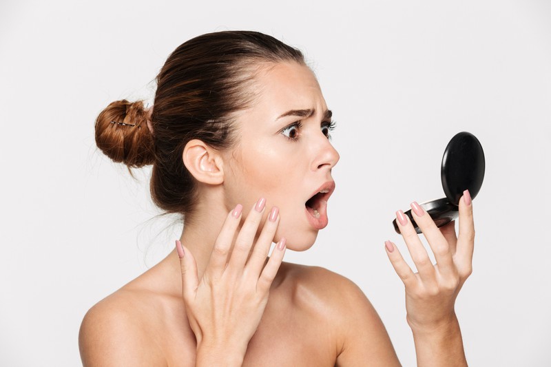 5 Wege, wie man sich früher geschminkt hat, sich heute aber schämen würde