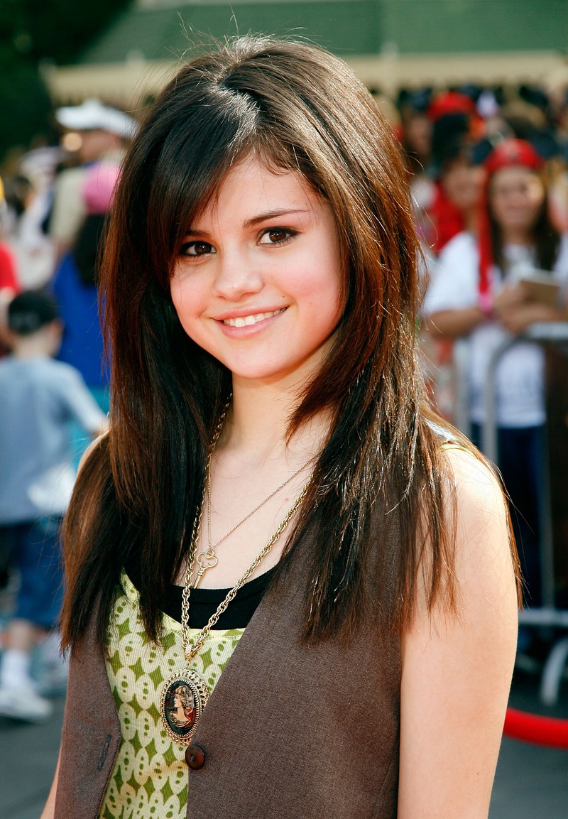 Man erkennt Selena Gomez, als sie noch ein Kind war und in ,,Die Zauberer vom Waverly Place" mitspielte