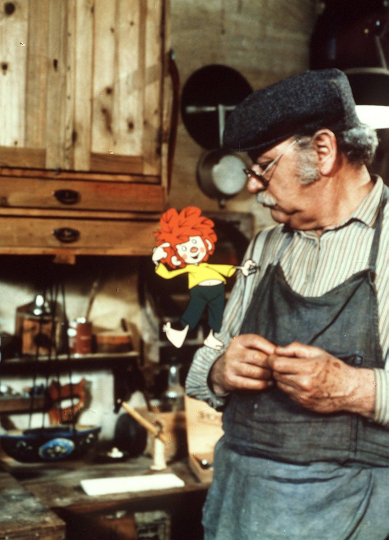 Als "Meister Eder" versucht Gustl Bayrhammer den kleinen "Pumuckl" zu erziehen.