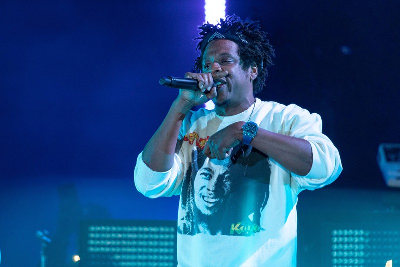 Jay-Z 2019 auf einer Bühne eines Festivals in den USA