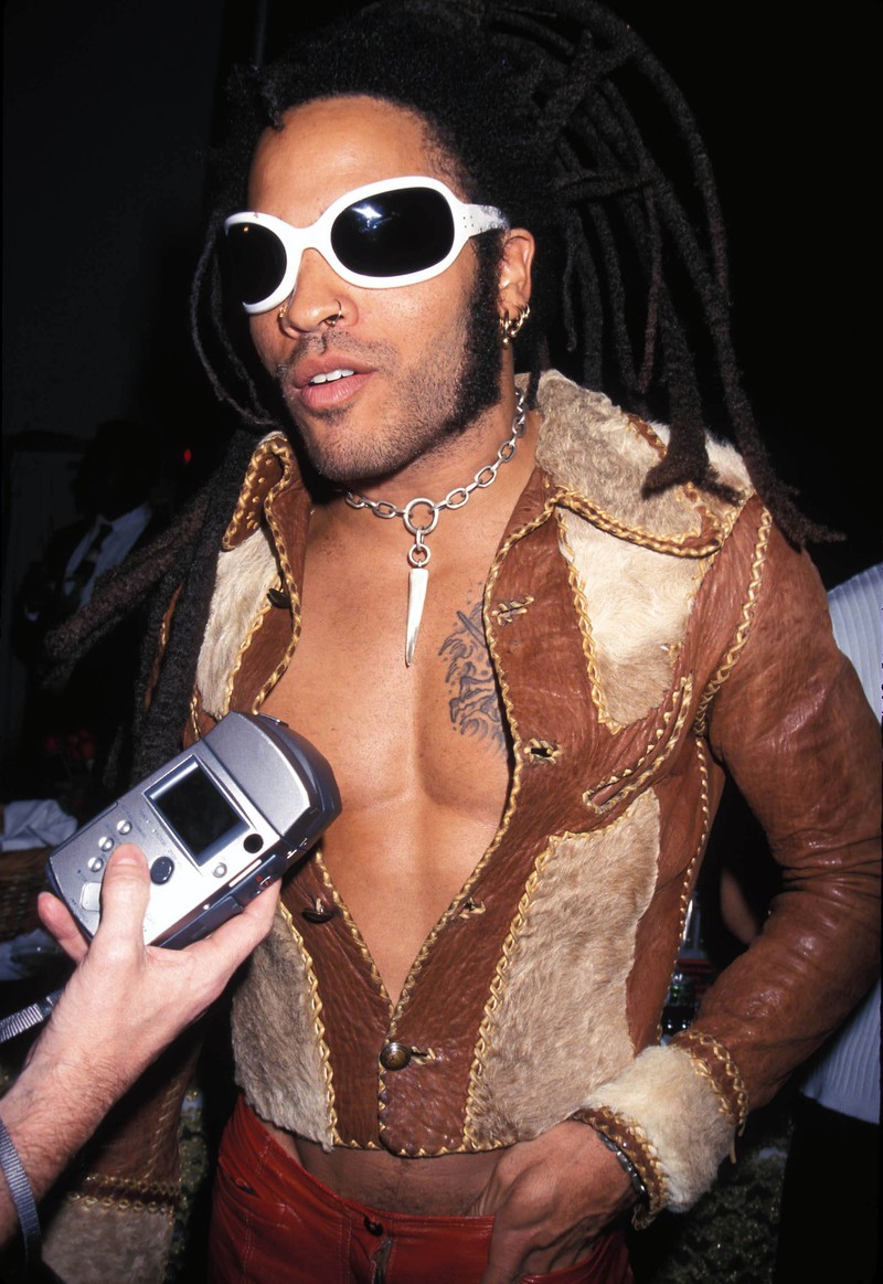 Lenny Kravitz wird in den in den 90er-Jahren interviewt