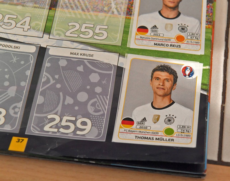 Ein Stickeralbum war in den 90er Jahren bei allen beliebt