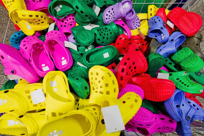 In den 90ern waren Plastikschuhe ein Mode Fail