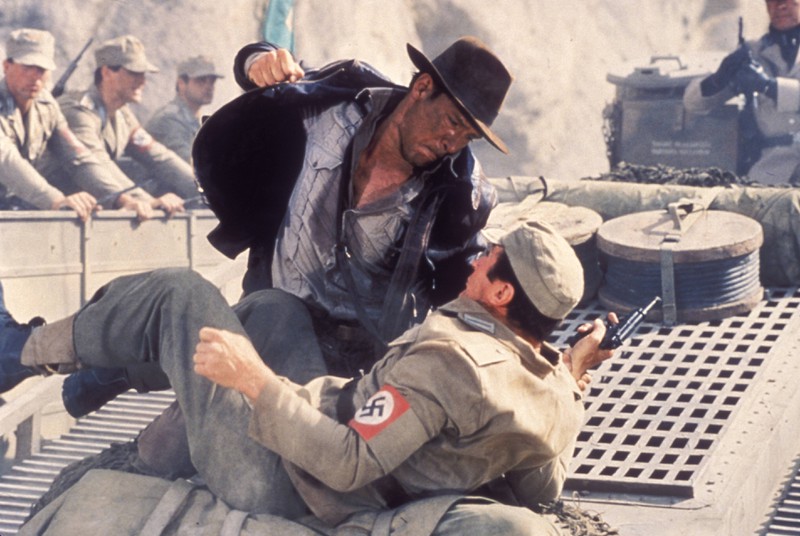 In „Indiana Jones und der letzte Kreuzzug“ trugen manche Nazis Abzeichen, die es erst im zweiten Weltkrieg gab.