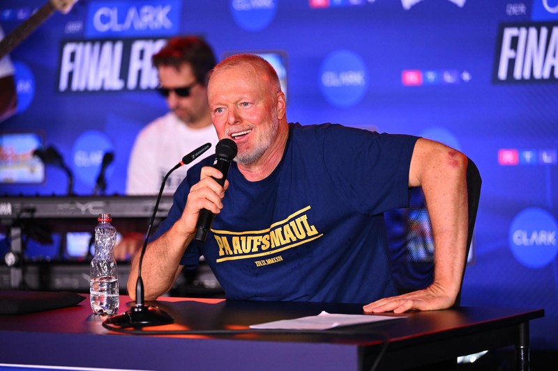 Stefan Raab kündigte bei einer Pressekonferenz an, dass er wieder als Moderator mit neuen Shows in Erscheinung treten wird.