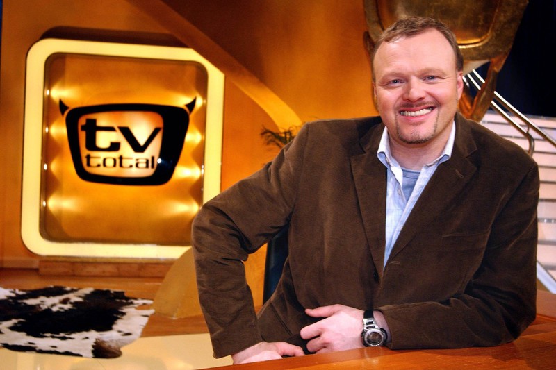 Stefan Raab moderierte damals die Show "TV total". Jetzt soll sie ein Comeback bekommen. Mit einem neuen Moderator