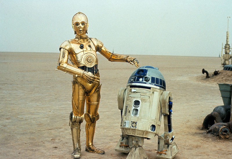 „R2-D2“ wurde tatsächlich von einem Schauspieler mit Maske gespielt.