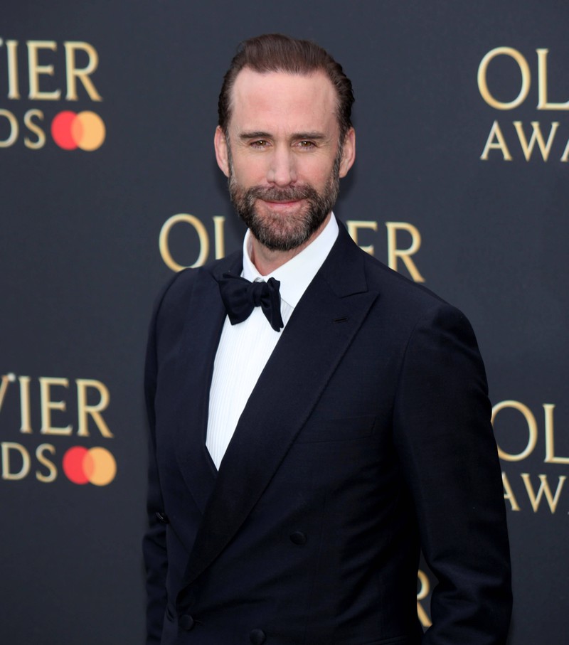 Auch Schauspieler Joseph Fiennes hat einen Zwillingsbruder...und einen berühmten großen Bruder noch dazu!