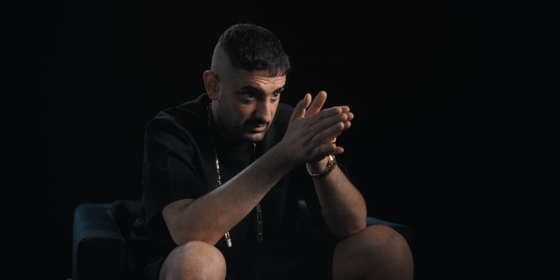 Hafbefehl die deutsche Rap-Ikone 2017 und 2025 bei der Premiere seines Dokumentarfilms