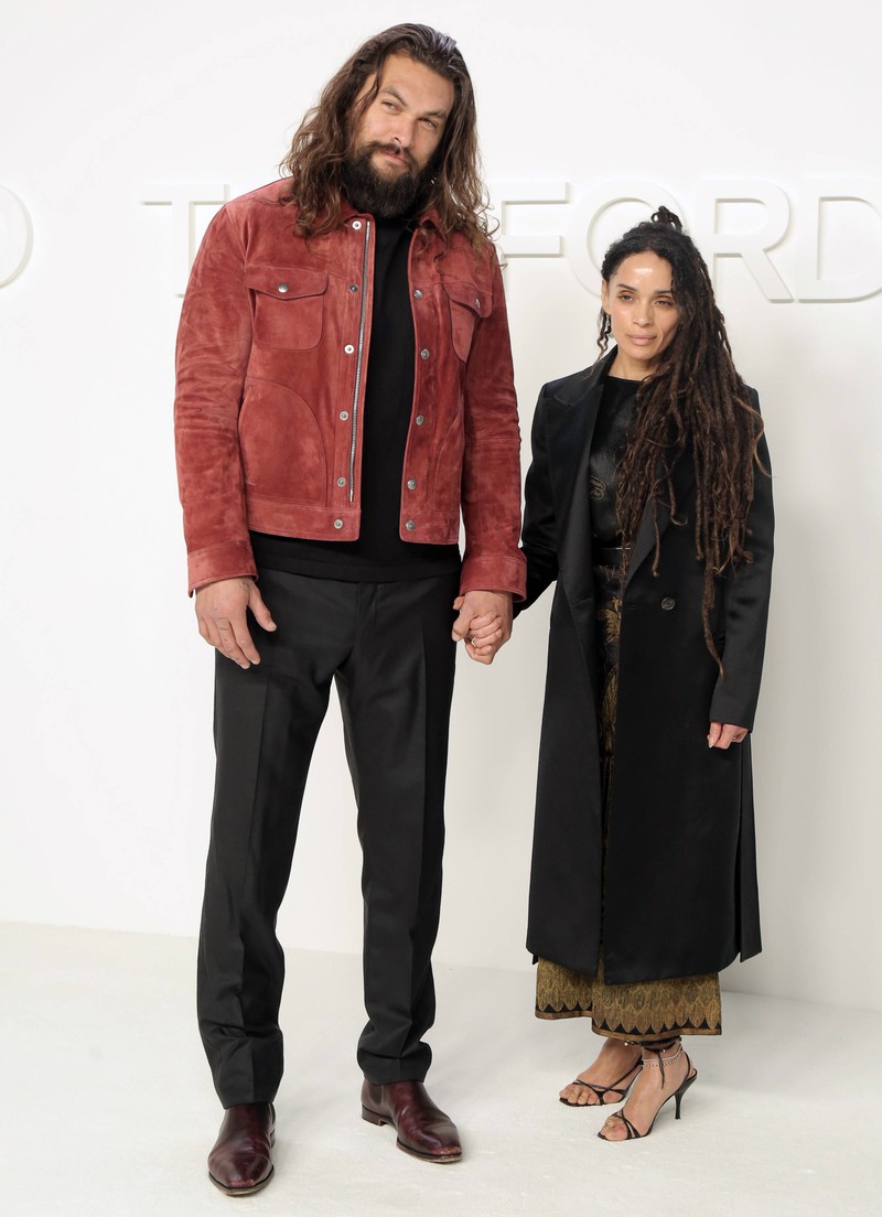Jason Momoa ist viel größer als Lisa Bonet.