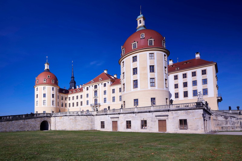 Das märchenhafte Schloss Moritzburg ist Schauplatz des Weihnachtsfilms „Drei Haselnüsse für Aschenbrödel“.