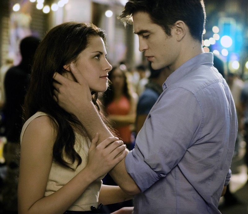 Twilight dreht sich um die Liebesgeschichte zwischen Bella und dem Vampir Edward.