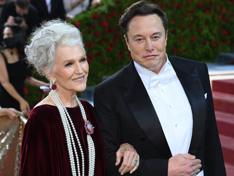 Elon Musk nahm seine Mutter Maye 2022 mit zur Met Gala.