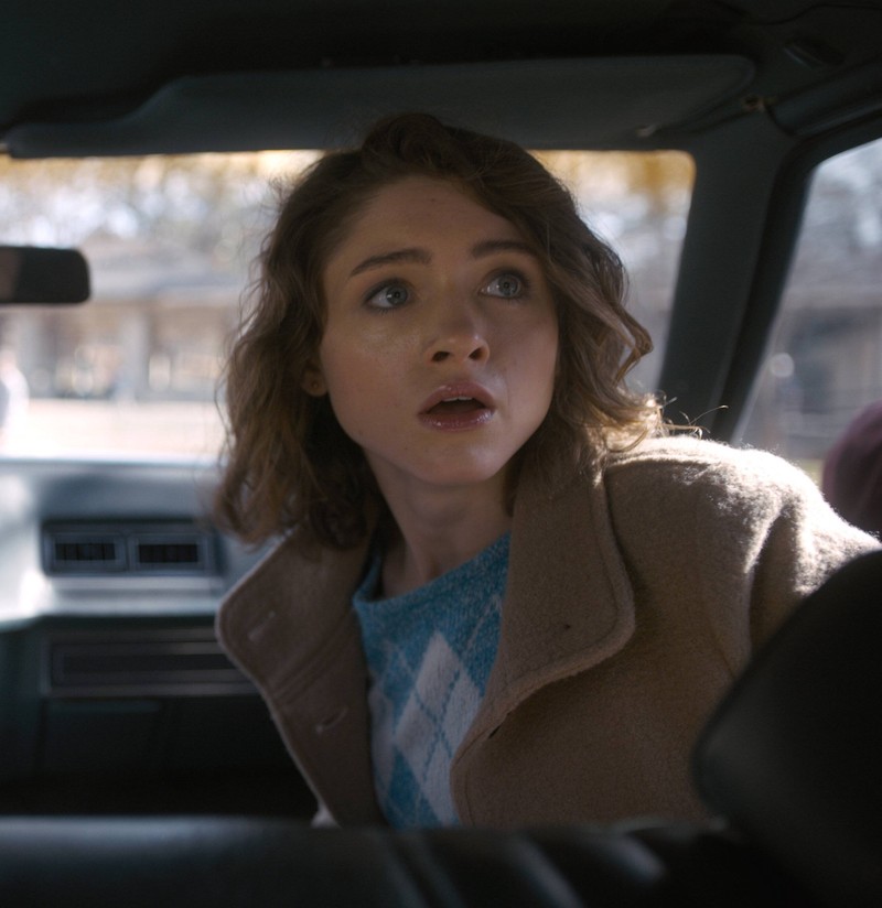 Die Figur der „Nancy Wheeler“ kennen viele aus „Stranger Things“.