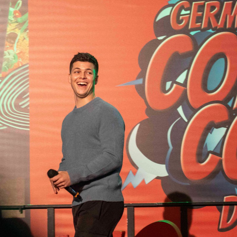 Immer ein Lächeln parat: Schauspieler Alexander Hogh Andersen bei der deutschen Comic Con.