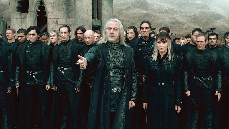 Lucius Malfoy spielt einen Anhänger von Lord Voldemort.