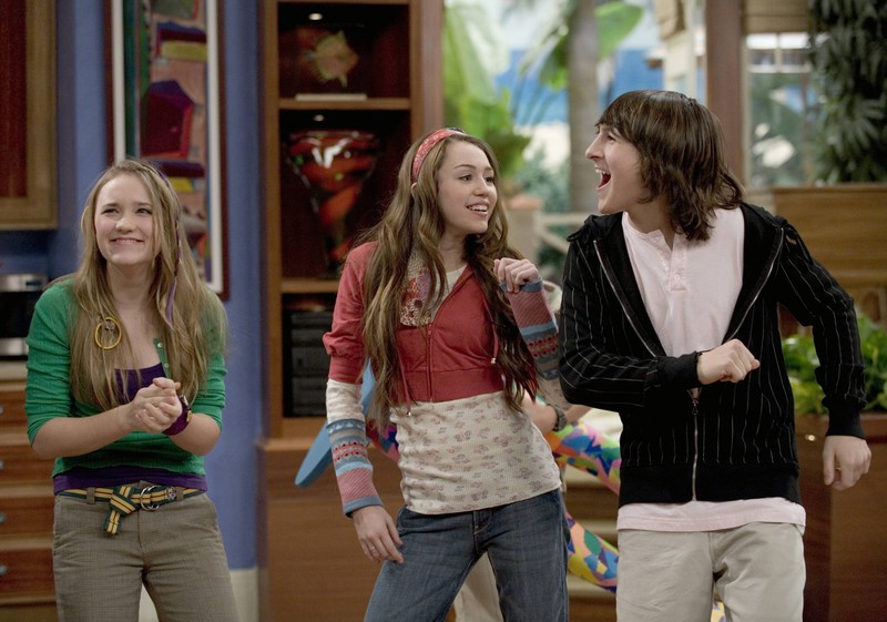 Die Freunde von Hannah Montana sollen bezahlte Schauspieler*innen gewesen sein.