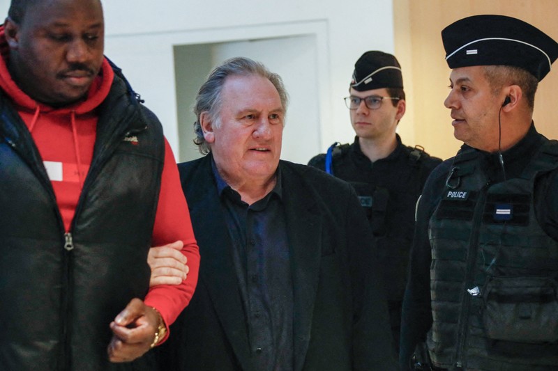 Der französische Schauspielstar Gérard Depardieu ist wegen sexueller Belästigung verurteilt.