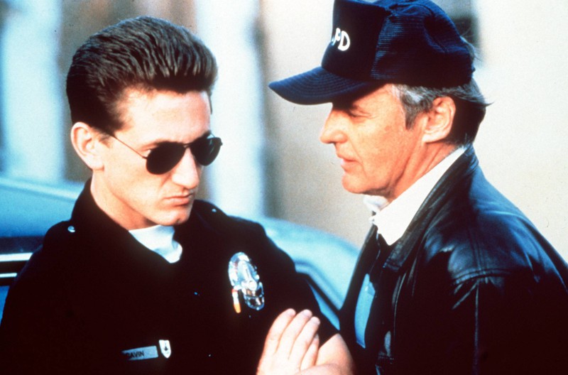 Sean Penn geriet 1988 während der Dreharbeiten zu Dennis Hoppers Polizeithriller „Colors - Farben der Gewalt" in die Schlagzeilen, als er festgenommen wurde.
