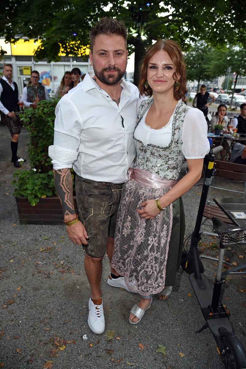 Felix von Jascheroff ist mit Alexandra Sophie zusammen.