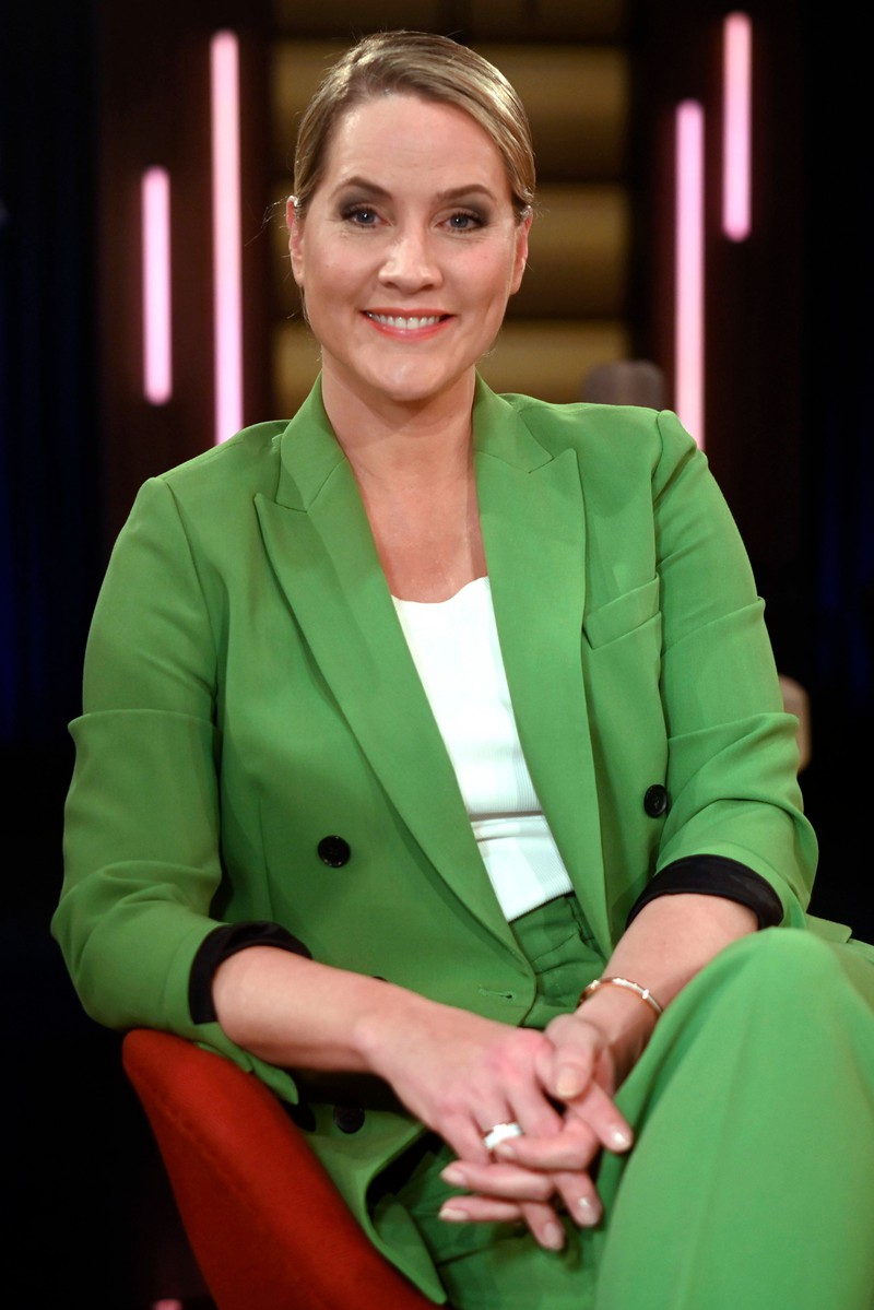 Judith Rakers ist eine deutsche Moderatorin. Zum Januar 2024 wird sie die ARD-Tagesschau verlassen