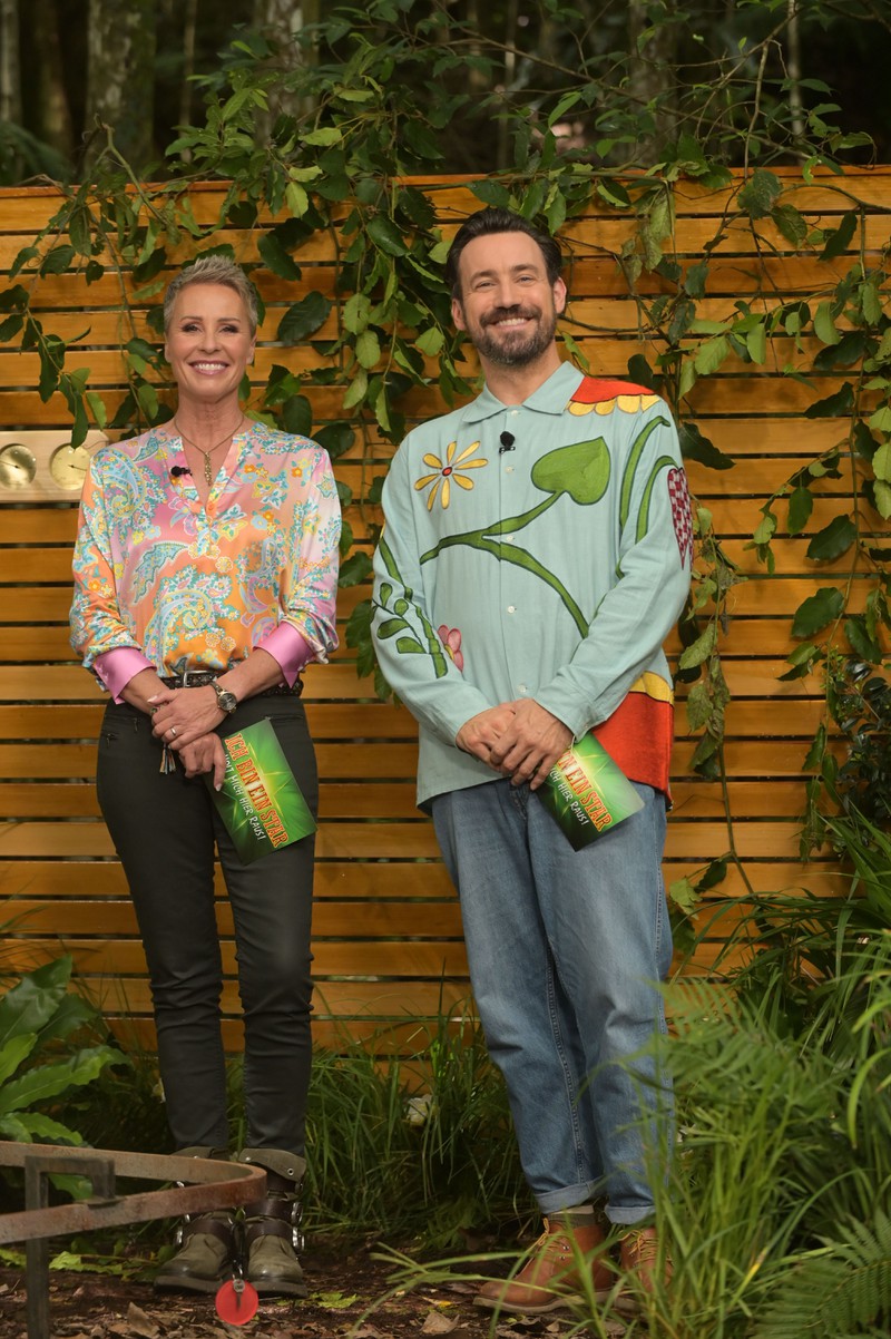 Sonja Zietlow und Jan Köppen witzeln über die Situation.