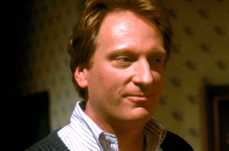 Jeffrey Jones, der die Rolle von Charles Deetz in „Beetlejuice“ verkörperte, wurde 2003 verurteilt.