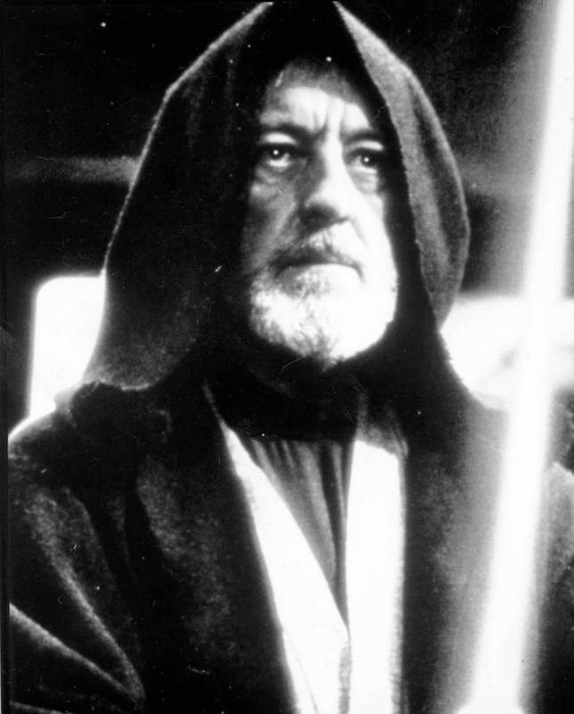 Sir Alec Guinness tut später seine Rolle als Obi-Wan Kenobi in „Star Wars“ als „Märchenquatsch“ ab.