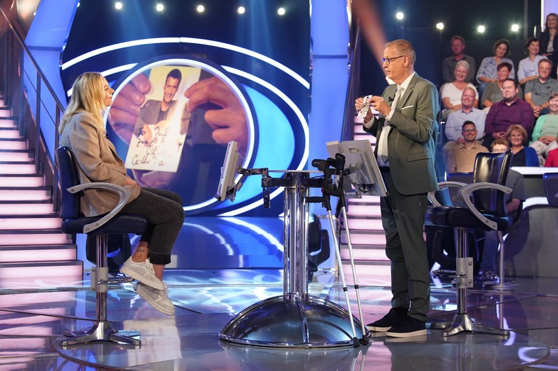 Eine Kandidatin stürzt auf 500 Euro ab, nachdem sie eine 4000-Euro-Frage falsch beantwortet hatte.