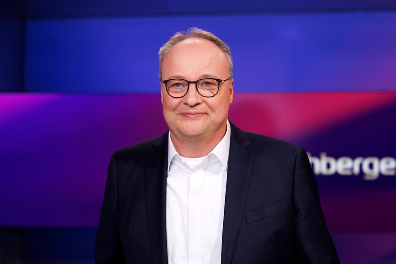 Als Moderator der beliebten und quotenstarken „heute-show“ erhält Oliver Welke eine Gage von 1,18 Millionen Euro jährlich.