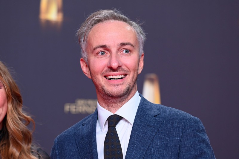 Mit einer jährlichen Gage von 682.000 Euro ist Jan Böhmermann ist einer der Top-Verdiener*innen unter den deutschen Moderator*innen.
