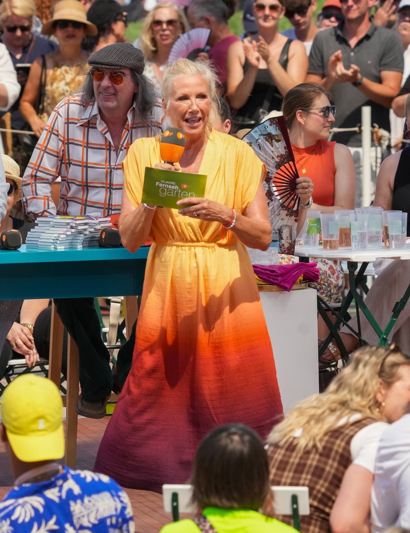 Andrea Kiewel entschuldigt sich nach Pokémon-Szene im „ZDF-Fernsehgarten“.