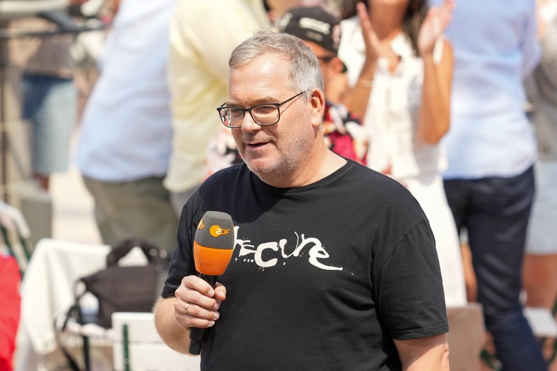 Elton tippt auf Argentinien – und der „Fernsehgarten“ buht los.