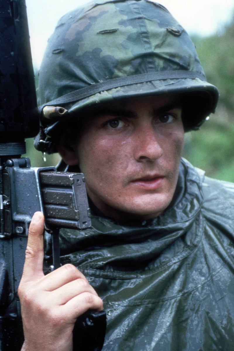 Charlie Sheen spielte die Hauptrolle im Kriegsfilm „Platoon".